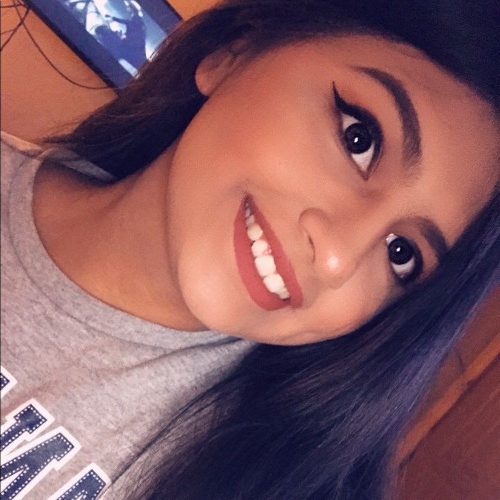 Meet your Posher, Alexis